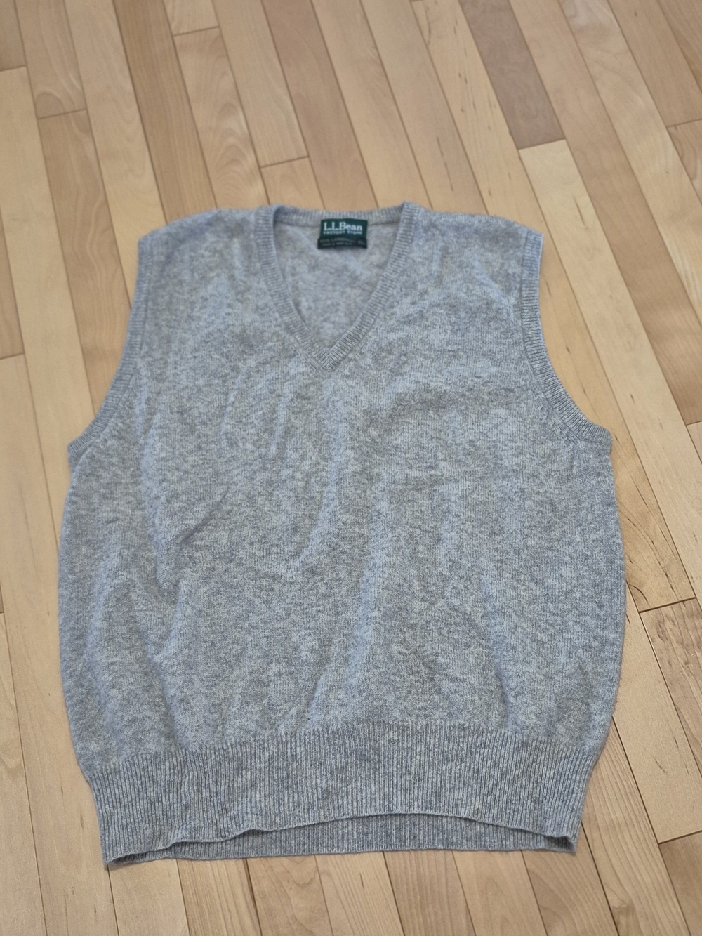 L.L. Bean Men's Lambswool Light Gray V-Neck Sweater Vest